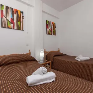 Virginia , Los Cristianos (Tenerife) Spagna